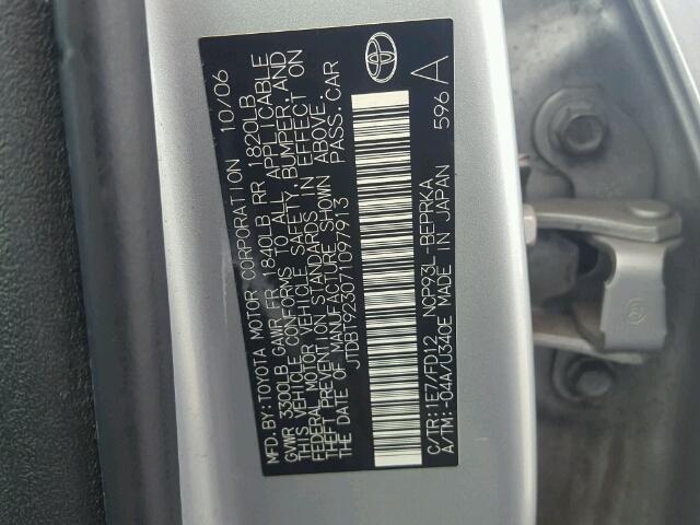 JTDBT923071097913 - 2007 TOYOTA YARIS SILVER photo 10