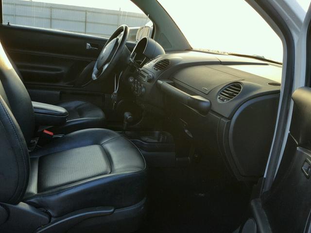 3VWRG3AG7AM034349 - 2010 VOLKSWAGEN NEW BEETLE 白色 照片 5