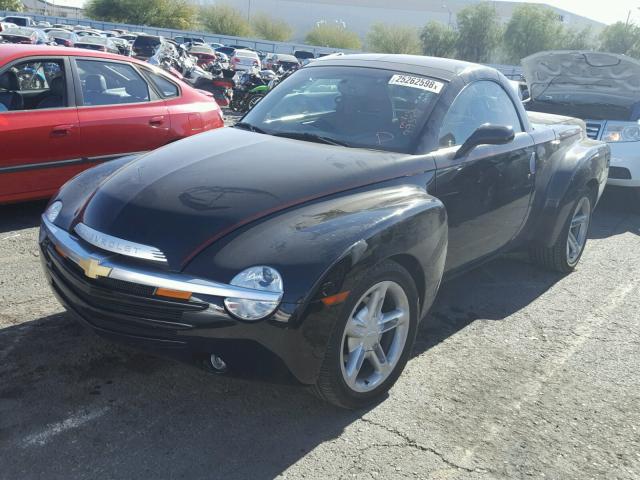 1GCES14H85B115169 - 2005 CHEVROLET SSR BLACK photo 2