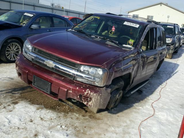 1GNDT13SX52206974 - 2005 CHEVROLET TRAILBLAZE MAROON photo 2