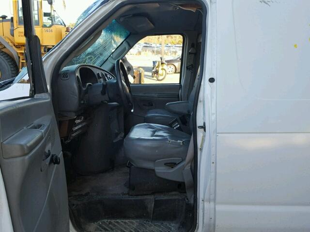 1FTNE24L05HA25366 - 2005 FORD ECONOLINE WHITE photo 5