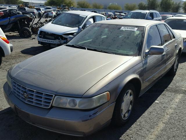 1G6KS54Y51U135357 - 2001 CADILLAC SEVILLE SL GOLD photo 2