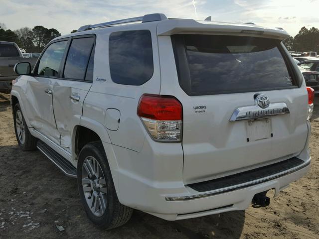 JTEBU5JR8D5128790 - 2013 TOYOTA 4RUNNER SR WHITE photo 3