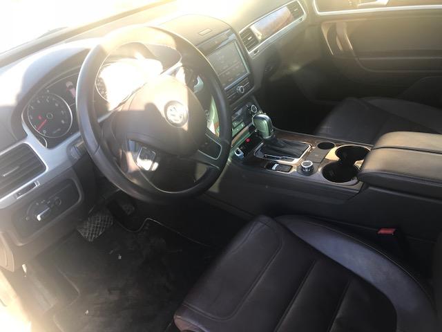 WVGFF9BP3BD002856 - 2011 VOLKSWAGEN TOUAREG V6 SILVER photo 5