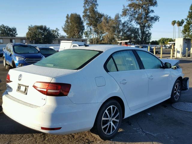 3VWDB7AJ6HM385937 - 2017 VOLKSWAGEN JETTA SE WHITE photo 4