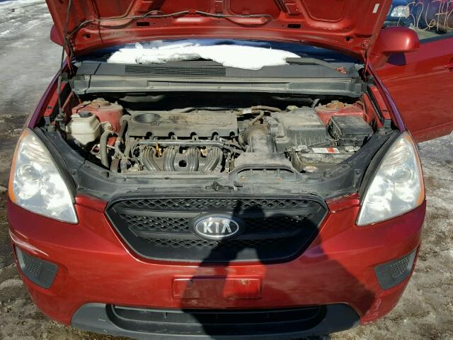 KNAFG525587149841 - 2008 KIA RONDO BASE RED photo 7