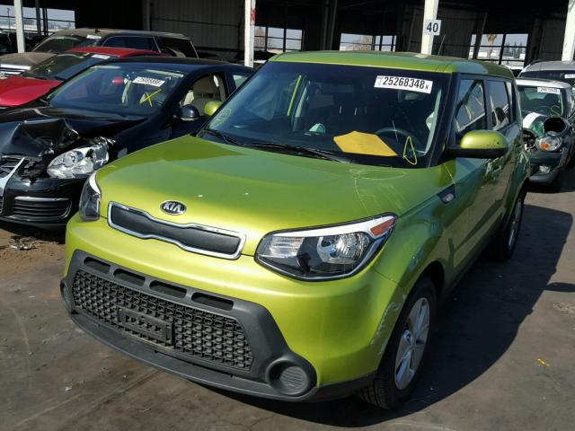 KNDJN2A25E7733628 - 2014 KIA SOUL GREEN photo 2