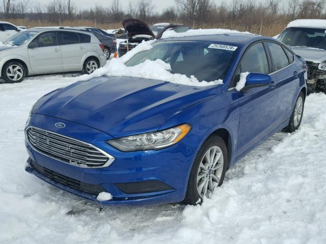 3FA6P0H75HR348580 - 2017 FORD FUSION SE BLUE photo 2