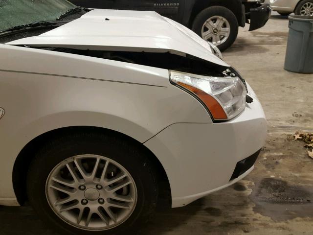 1FAHP35N48W170560 - 2008 FORD FOCUS SE WHITE photo 9