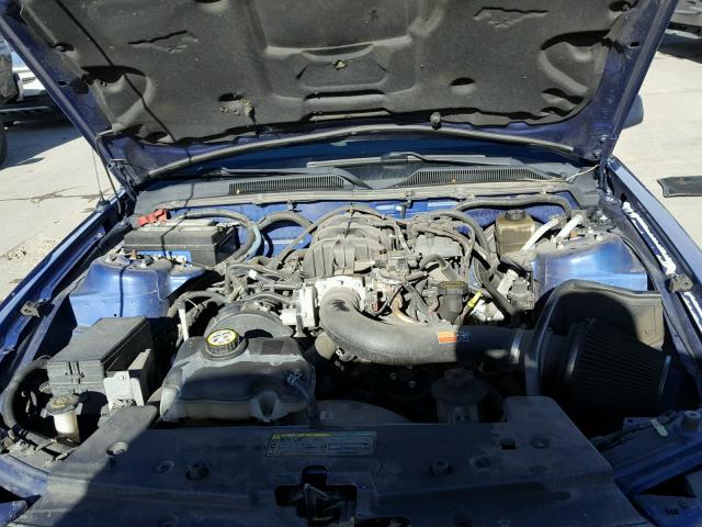 1ZVFT80N655220634 - 2005 FORD MUSTANG BLUE photo 7