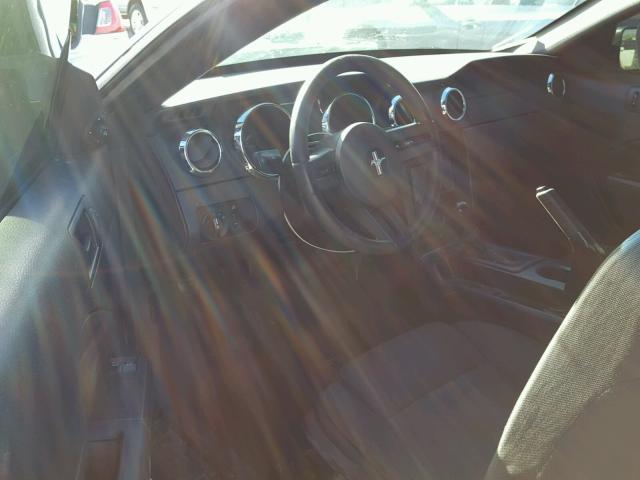 1ZVFT80N655220634 - 2005 FORD MUSTANG BLUE photo 9