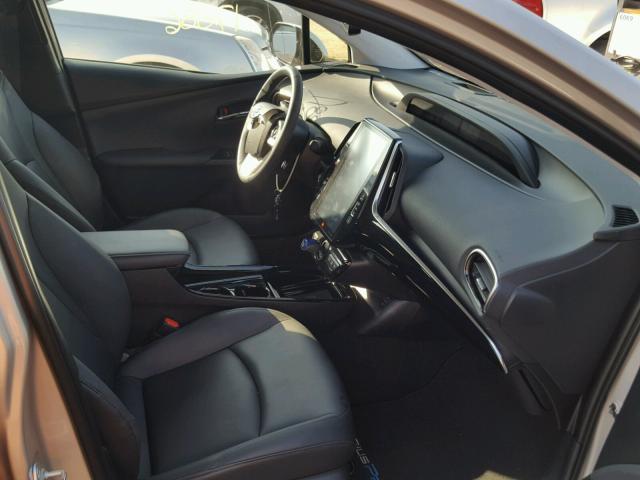 JTDKARFP4H3001869 - 2017 TOYOTA PRIUS PRIM 棕色 照片 5