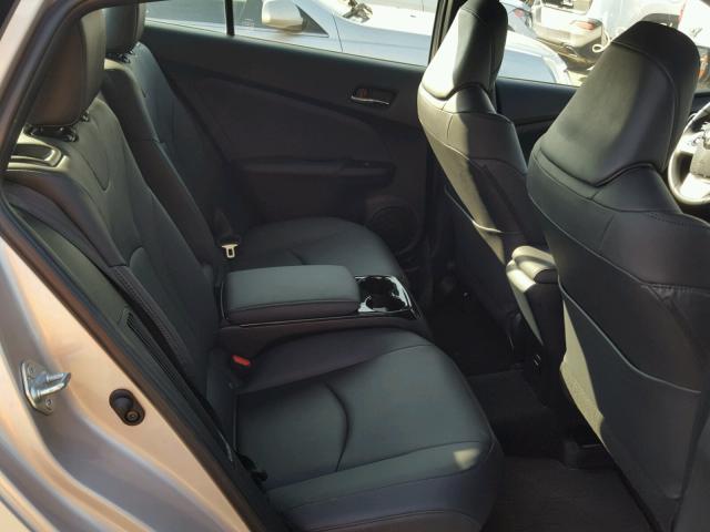 JTDKARFP4H3001869 - 2017 TOYOTA PRIUS PRIM 棕色 照片 6