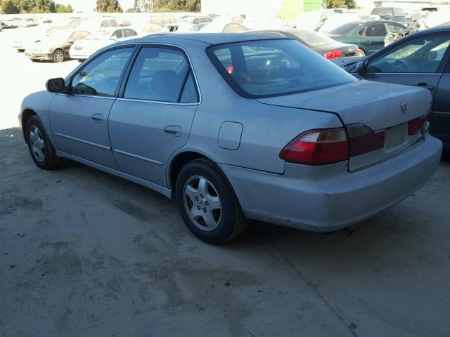 1HGCG1655WA026177 - 1998 HONDA ACCORD EX SILVER photo 3