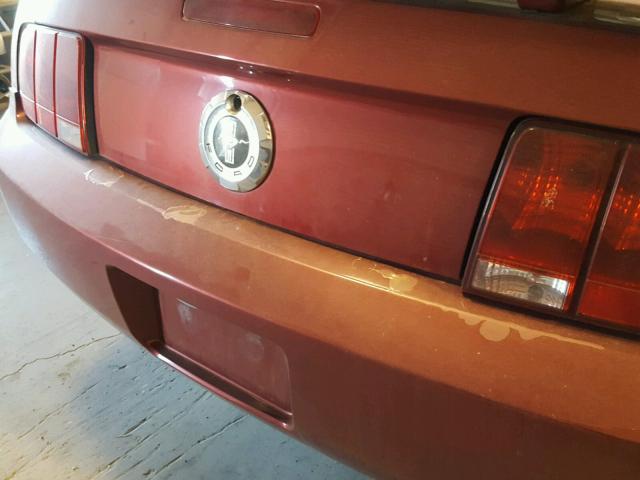 1ZVFT80N855138954 - 2005 FORD MUSTANG MAROON photo 9