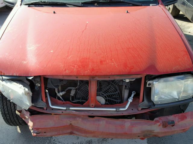 2CNBJ734X16959780 - 2001 CHEVROLET TRACKER ZR RED photo 7