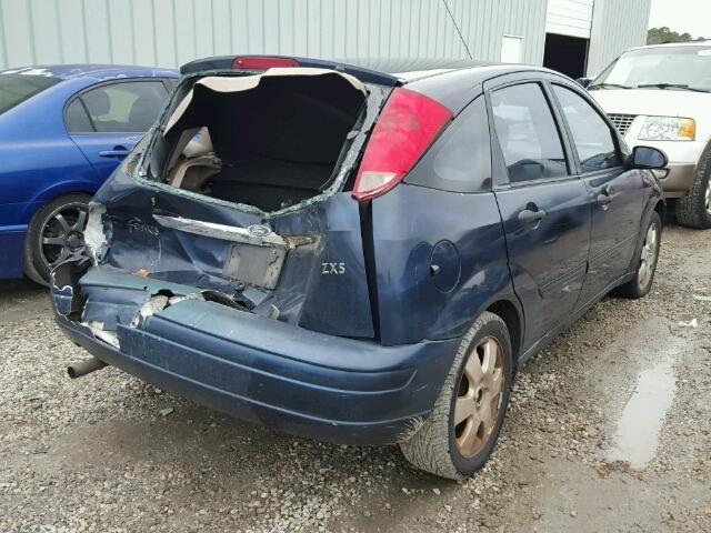 3FAFP37332R167078 - 2002 FORD FOCUS ZX5 BLUE photo 4