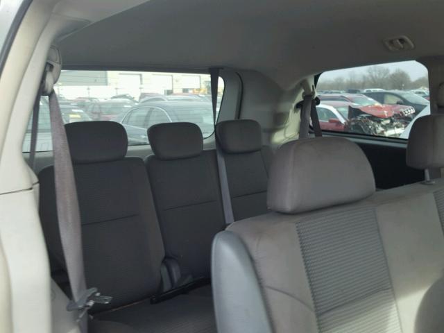 2V8HW44189R544037 - 2009 VOLKSWAGEN ROUTAN S ვერცხლისფერი ფოტო 9