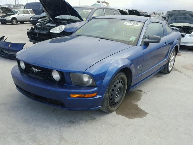 1ZVFT82H865148389 - 2006 FORD MUSTANG GT BLUE photo 2