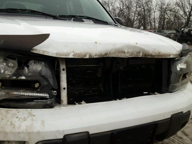 1GNDT13SX52359404 - 2005 CHEVROLET TRAILBLAZE WHITE photo 9