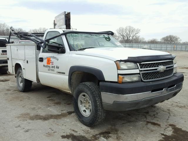 1GBHC24U05E311090 - 2005 CHEVROLET SILVERADO WHITE photo 1