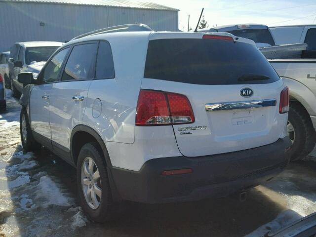 5XYKTDA28CG220749 - 2012 KIA SORENTO BA WHITE photo 3