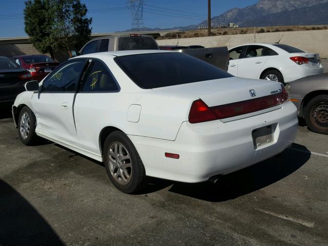 1HGCG22512A026828 - 2002 HONDA ACCORD EX WHITE photo 3