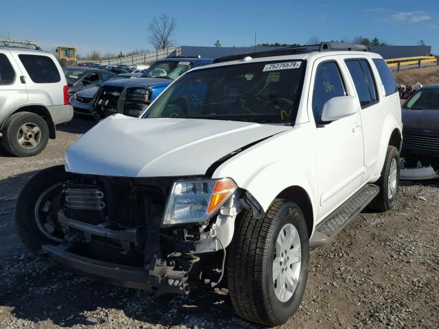 5N1AR18U76C637168 - 2006 NISSAN PATHFINDER WHITE photo 2