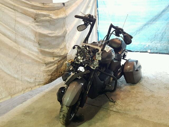 5VPDW36N8F3046236 - 2015 VICTORY MOTORCYCLES CROSS COUN Argent photo 2