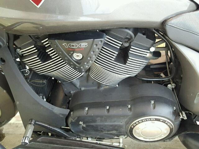 5VPDW36N8F3046236 - 2015 VICTORY MOTORCYCLES CROSS COUN Argent photo 7