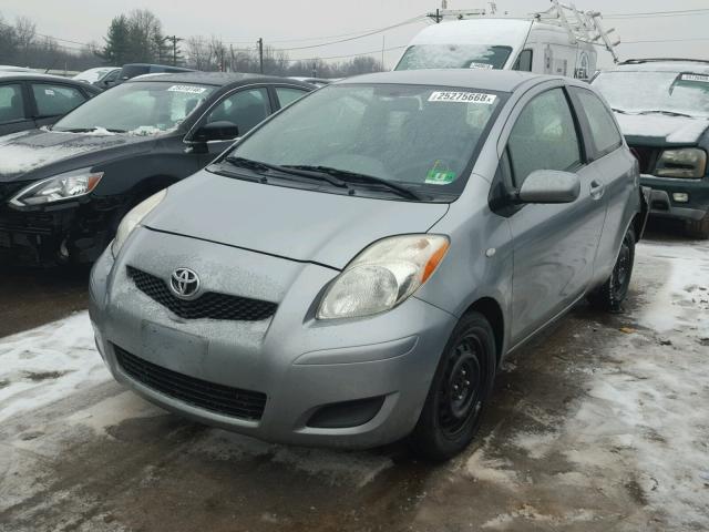 JTDJT4K36A5284992 - 2010 TOYOTA YARIS GRAY photo 2