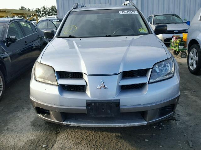 JA4LZ31F04U052003 - 2004 MITSUBISHI OUTLANDER SILVER photo 9