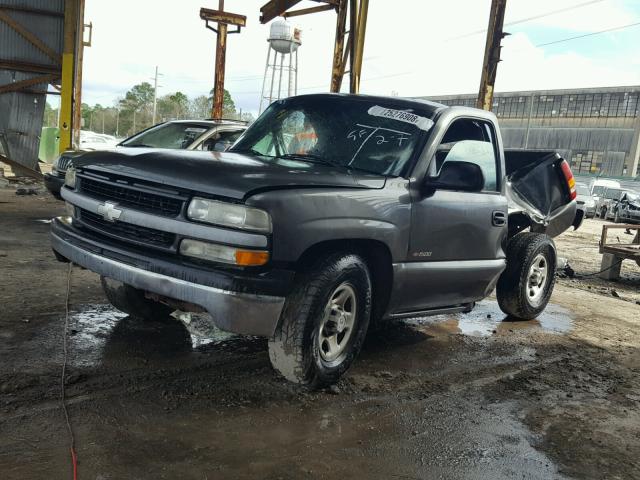 1GCEC14W82Z261229 - 2002 CHEVROLET SILVERADO GRAY photo 2