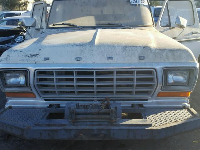 X26SKEJ5605 - 1979 FORD F250 SC 4X WHITE photo 7