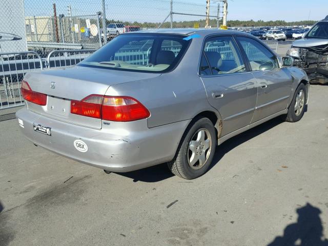 1HGCG1651XA004078 - 1999 HONDA ACCORD EX SILVER photo 4