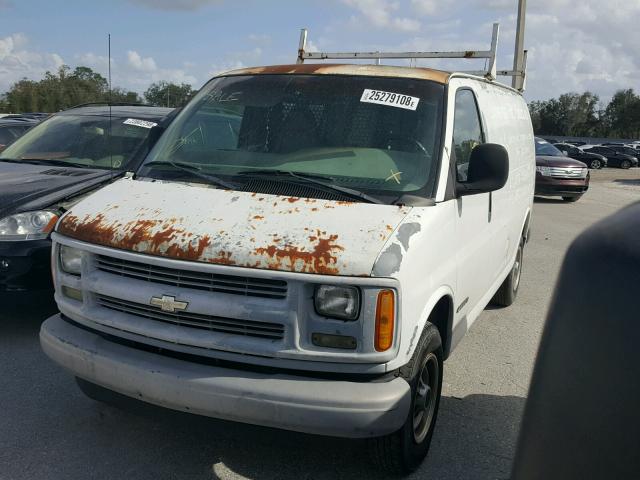 1GCGG25R611244745 - 2001 CHEVROLET EXPRESS G2 WHITE photo 2