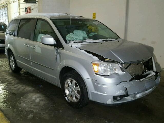 2A4RR5D18AR460750 - 2010 CHRYSLER TOWN & COU SILVER photo 1