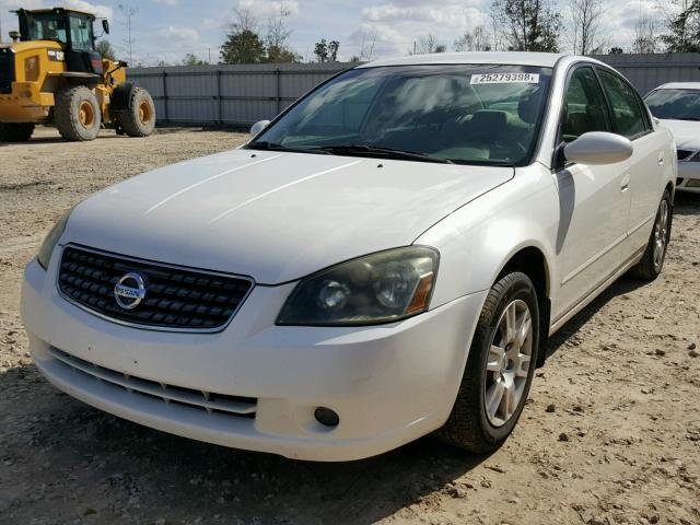 1N4AL11D25N904886 - 2005 NISSAN ALTIMA S WHITE photo 2