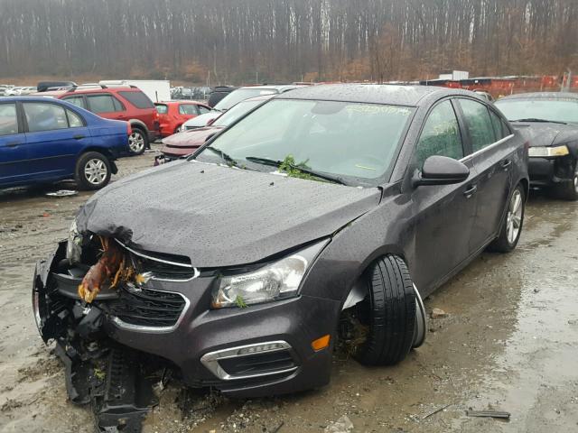 1G1PE5SB4F7129668 - 2015 CHEVROLET CRUZE LT GRAY photo 2