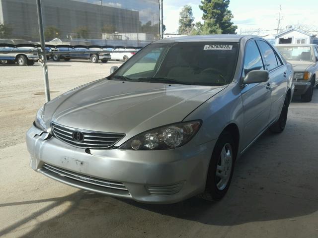 4T1BE32K75U536496 - 2005 TOYOTA CAMRY LE SILVER photo 2