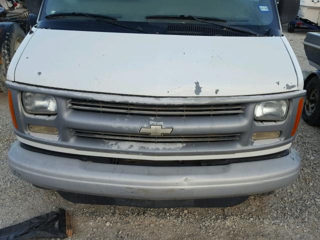 1GBHG31R311123014 - 2001 CHEVROLET EXPRESS CU WHITE photo 7