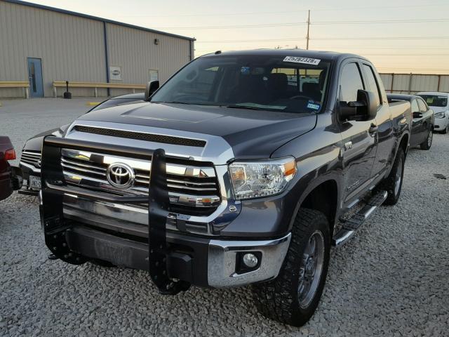 5TFUW5F14HX610614 - 2017 TOYOTA TUNDRA DOU GRAY photo 2