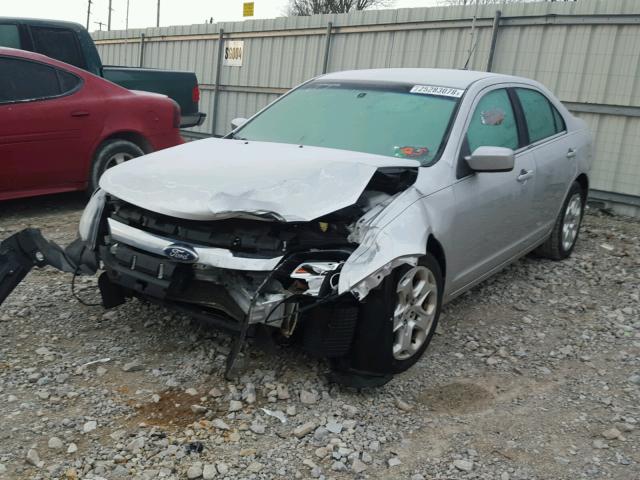 3FAHP0HA3BR232550 - 2011 FORD FUSION SE SILVER photo 2