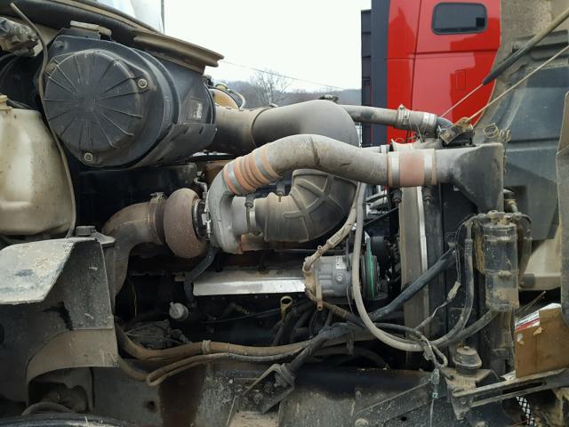 1M1AE07Y32W012323 - 2002 MACK 600 CX600 WHITE photo 7