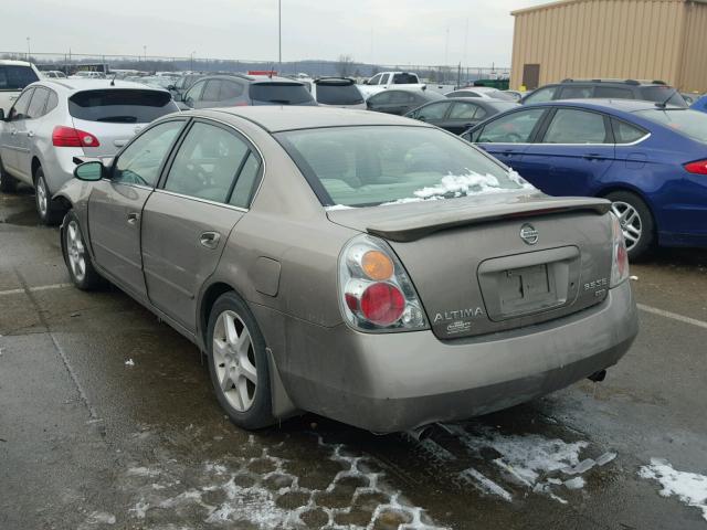 1N4BL11D74C139141 - 2004 NISSAN ALTIMA SE GOLD photo 3