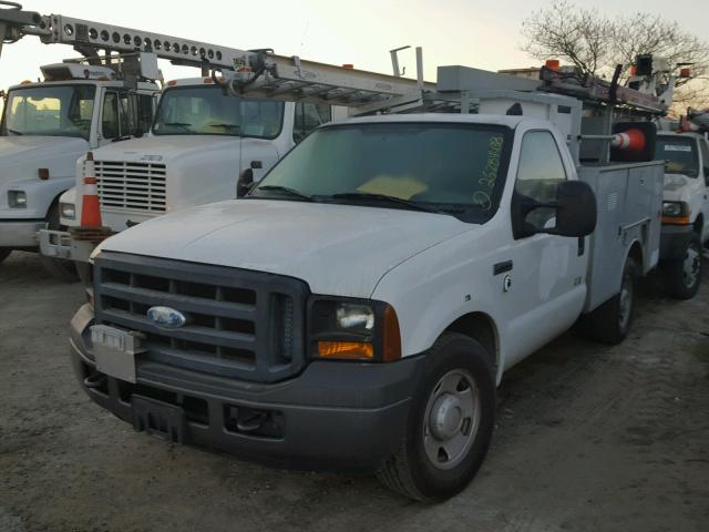 1FDSF30566EB15309 - 2006 FORD F350 SRW S WHITE photo 2