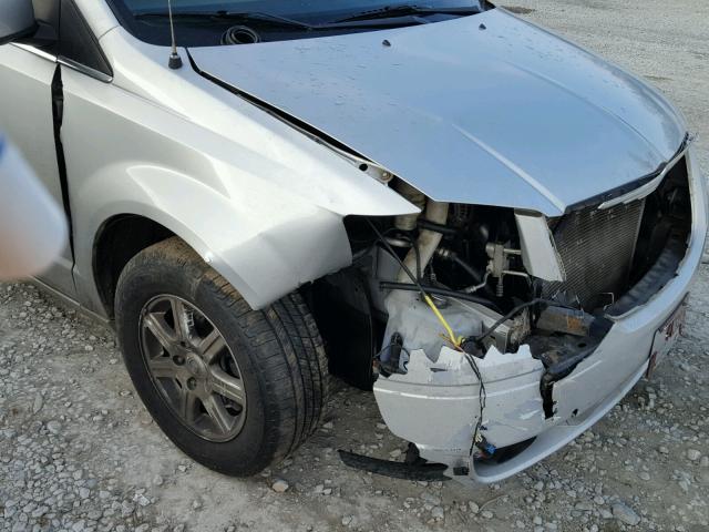 2A8HR54119R592268 - 2009 CHRYSLER TOWN & COU SILVER photo 9