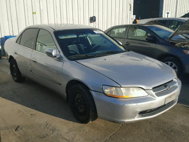 1HGCG6656YA150118 - 2000 HONDA ACCORD LX SILVER photo 1