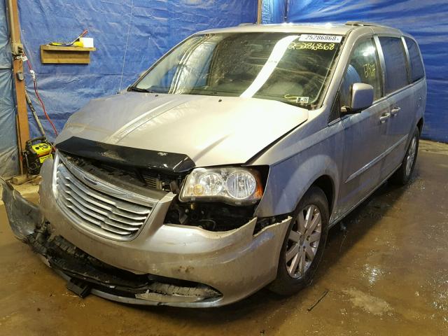 2C4RC1BG9DR707124 - 2013 CHRYSLER TOWN & COU SILVER photo 2