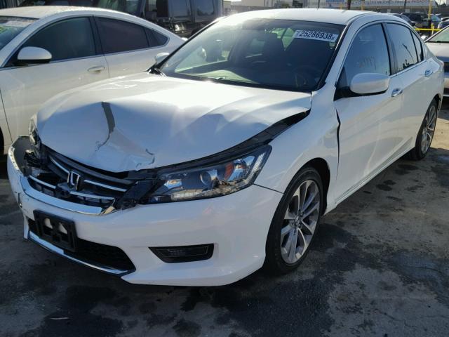 1HGCR2F53FA137679 - 2015 HONDA ACCORD SPO WHITE photo 2